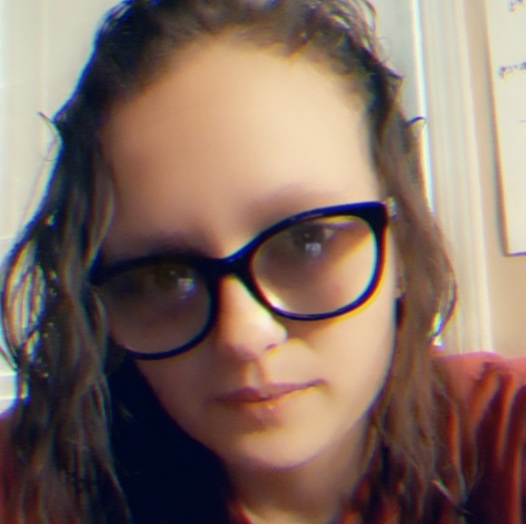 Meet your Posher, Makayla - Picture 1 of 1